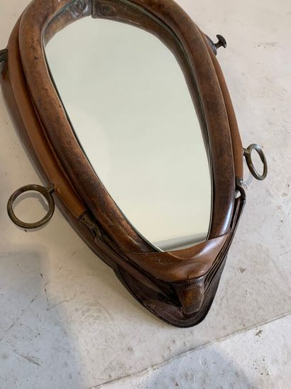Brown leather and glass mirror.
60 x 40 ...