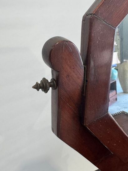 Small dressing table in wood and mahogany...