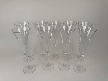 Set of crystal glasses including :
- 7 water...