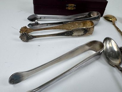 Lot in silver and gilt metal comprising :
-...