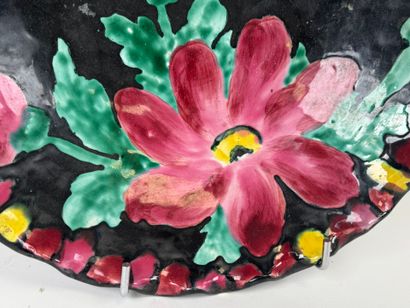VALLAURIS.
Large ceramic bowl on black ground...