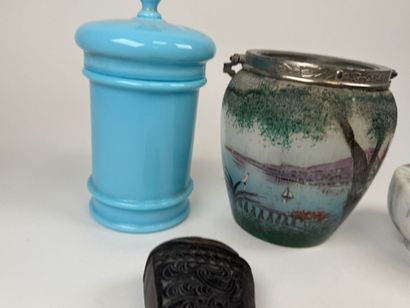Lot including :
- a glass bisque bucket painted...