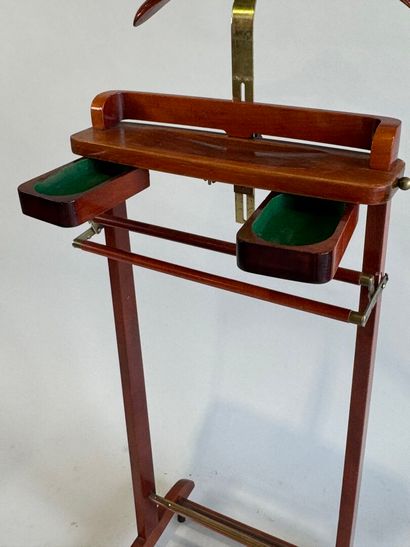 Valet in stained wood and brass. On castors....
