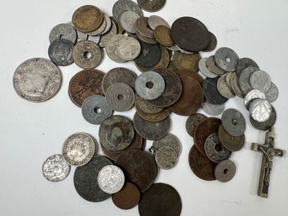 Small lot of loose coins in a wooden box...