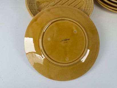 SARREGUEMINES Series of 12 earthenware asparagus...