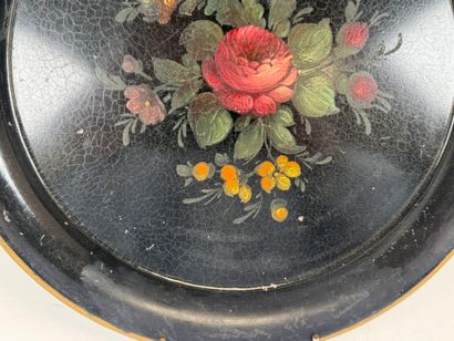 Circular tray in lacquered sheet metal on...