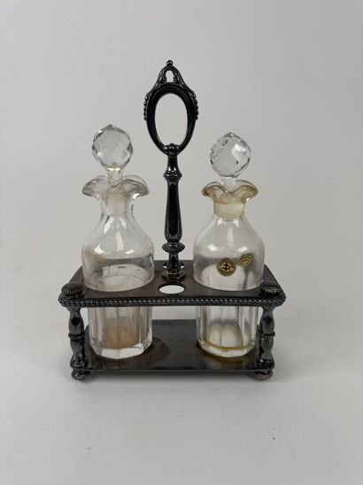 ERCUIS.
Silver-plated oil and vinegar cruet...