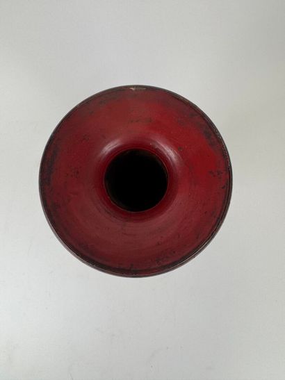 Large Medici vase in lacquered wood on a...