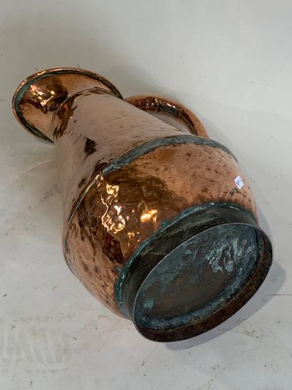 Large copper pitcher. H. 41 cm.