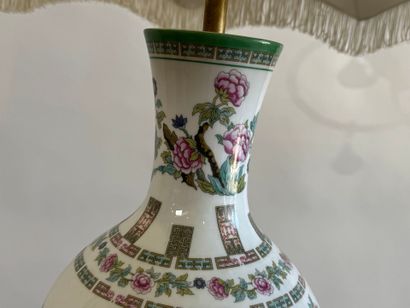 CHINA, 20th C. Polychrome enameled porcelain...