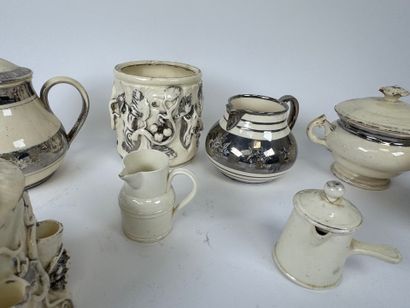 LANGEAIS.
Eight cream and silver earthenware...