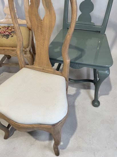 Suite of five chairs :
- two in lacquered...