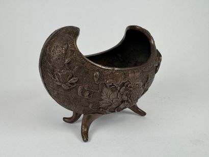 JAPAN, early 20th c. Small patinated bronze...