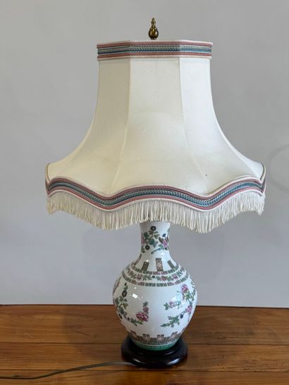 CHINA, 20th C. Polychrome enameled porcelain...