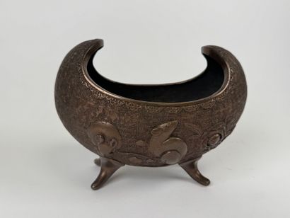 JAPAN, early 20th c. Small patinated bronze...