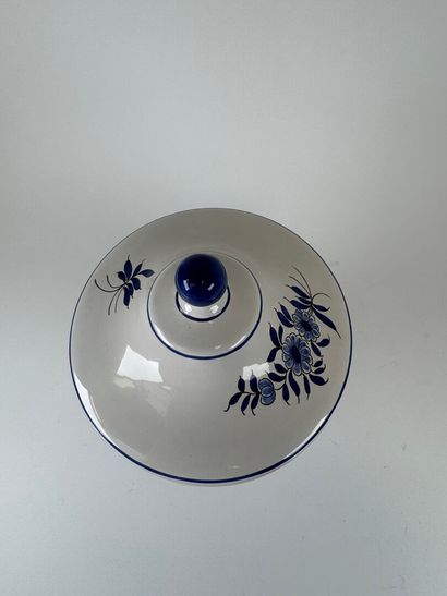 DESVRES.
Four covered medicine jars in blue...
