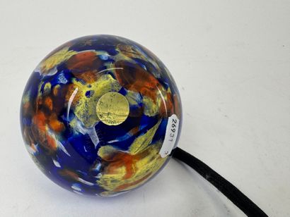 LA ROCHERE.
Colored glass spray bottle, brass...