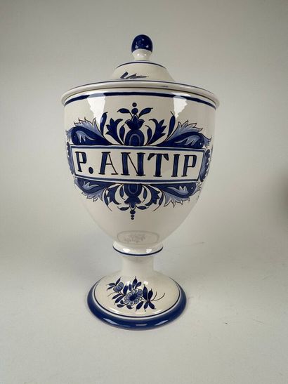 DESVRES.
Four covered medicine jars in blue...