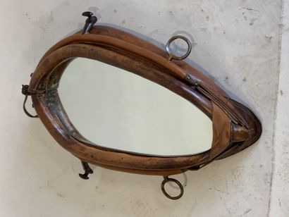 Brown leather and glass mirror.
60 x 40 ...