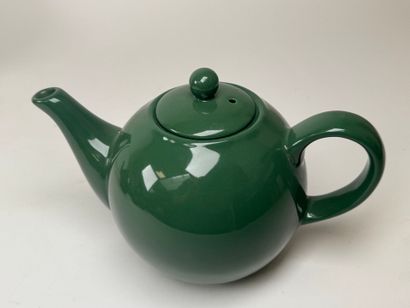 Polychrome porcelain and earthenware set...