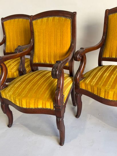 Set of 4 mahogany and mahogany veneered armchairs,...