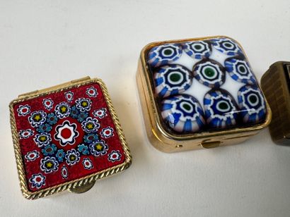 Four small pill boxes, two in Murano glass...