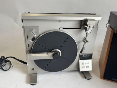 MITSUBISHI. 
LT5V turntable with PROTON amplifier...