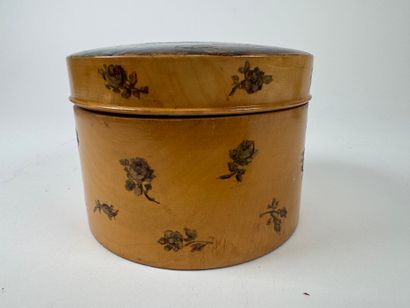 Two boxes comprising :
- a circular wooden...