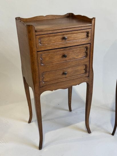 Suite of two oak bedside cabinets, one opening...