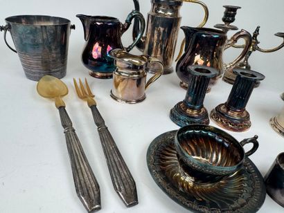 Silver-plated lot: - a coffee pot. H. 21.5...