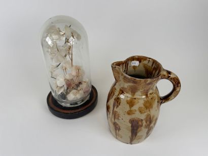 Lot including :
- a curved glass globe, the...