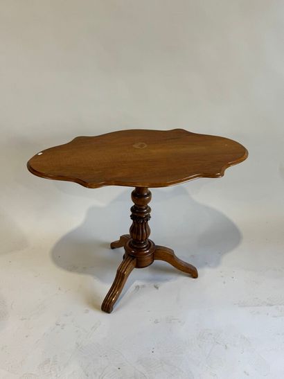 Walnut tripod violin pedestal table, 19th...