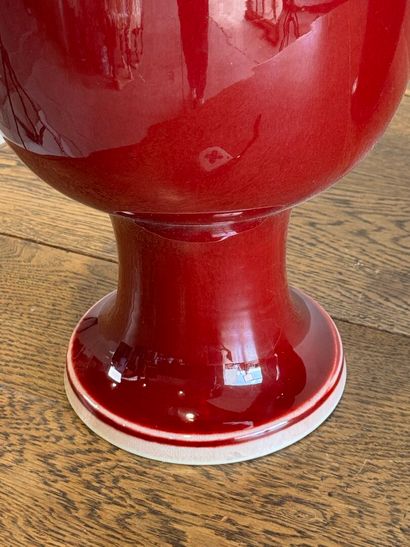 CHINA, 20th century.
Pair of oxblood enameled...