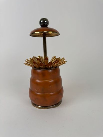 Cigarette holder in amber and gilt metal,...