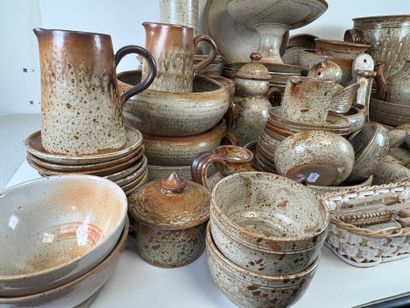 Important part of a stoneware dinner service...