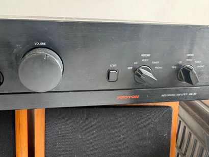 MITSUBISHI. 
LT5V turntable with PROTON amplifier...