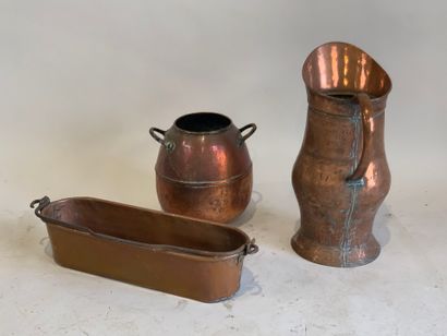 Copper and metal lot including : 
- a jug,...