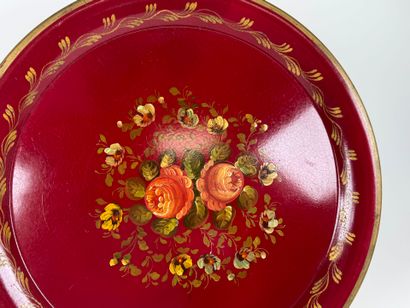 Circular tray in lacquered sheet metal on...