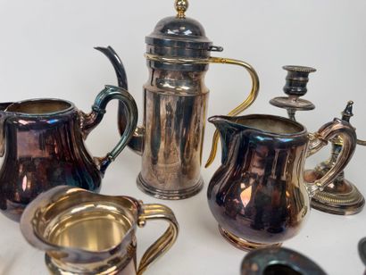 Silver-plated lot: - a coffee pot. H. 21.5...