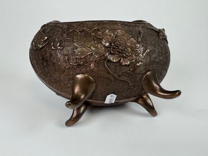 JAPAN, early 20th c. Small patinated bronze...