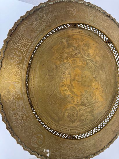 CHINA, 1st half 20th century. 
Folding pedestal...