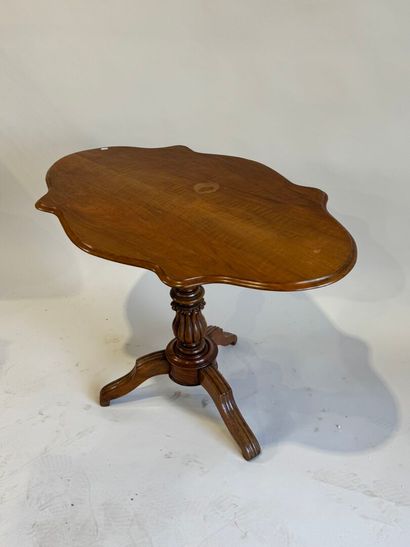 Walnut tripod violin pedestal table, 19th...