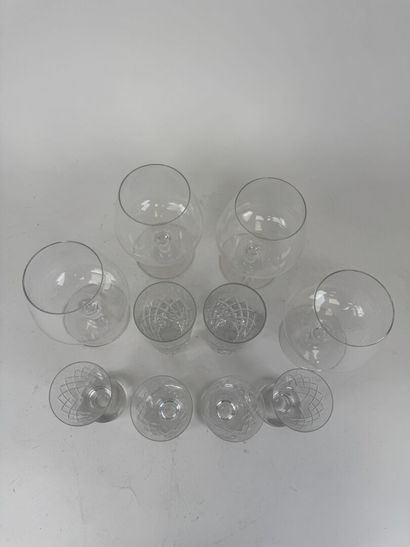 Crystal or glass lot including :
- set of...