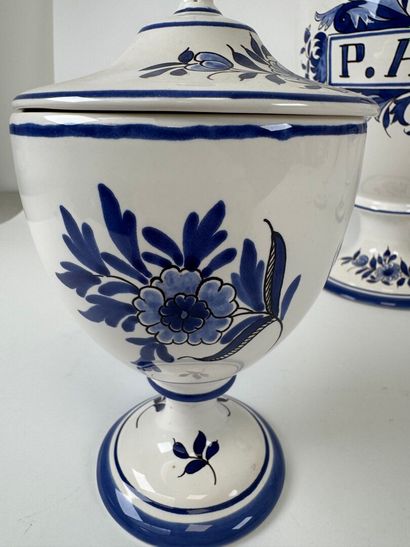 DESVRES.
Four covered medicine jars in blue...