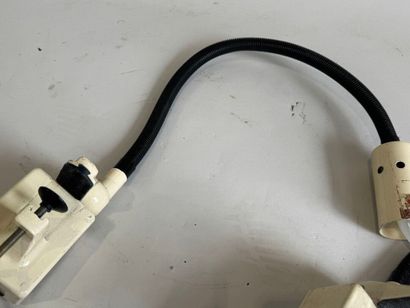 SINGER. 
Two desk lamps in cream lacquered...