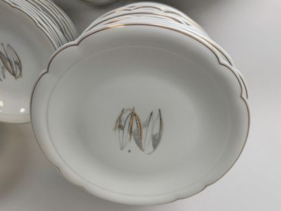 Georges BOYER, Limoges.
Part of a white porcelain...