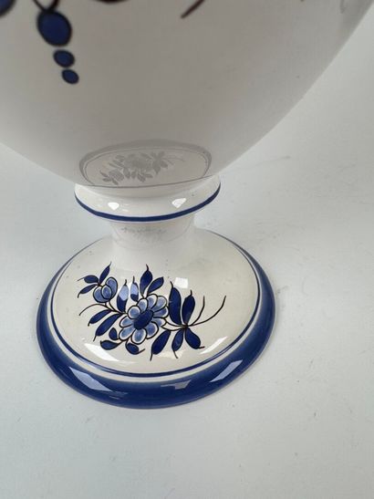 DESVRES.
Four covered medicine jars in blue...