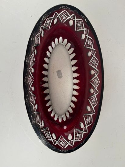 BOHEME.
Lot including :
- an oval planter.
10.5...