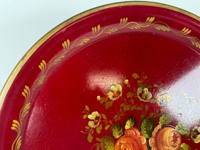 Circular tray in lacquered sheet metal on...