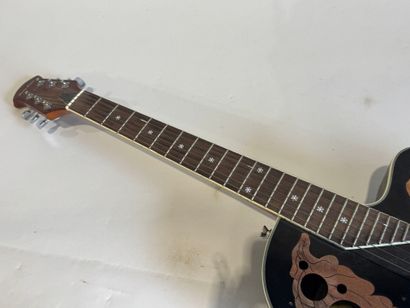 Harley Benton HBO, model 850 BK.
Six-string...